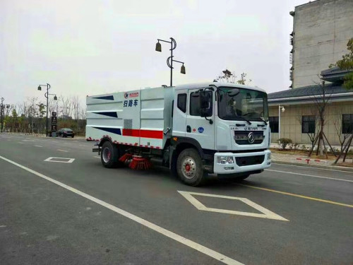 護欄清洗車起步前養(yǎng)護的經(jīng)驗-程力掃路車銷售總部 護欄清洗車起步前養(yǎng)護的經(jīng)驗-程力掃路車銷售總部