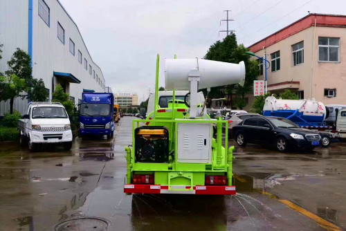 灑水抑塵車(chē) 灑水抑塵車(chē)