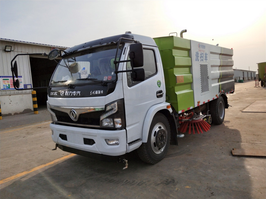 洗掃車和掃路車的區別詳解-湖北程力掃路車生產廠家 洗掃車和掃路車的區別詳解-湖北程力掃路車生產廠家