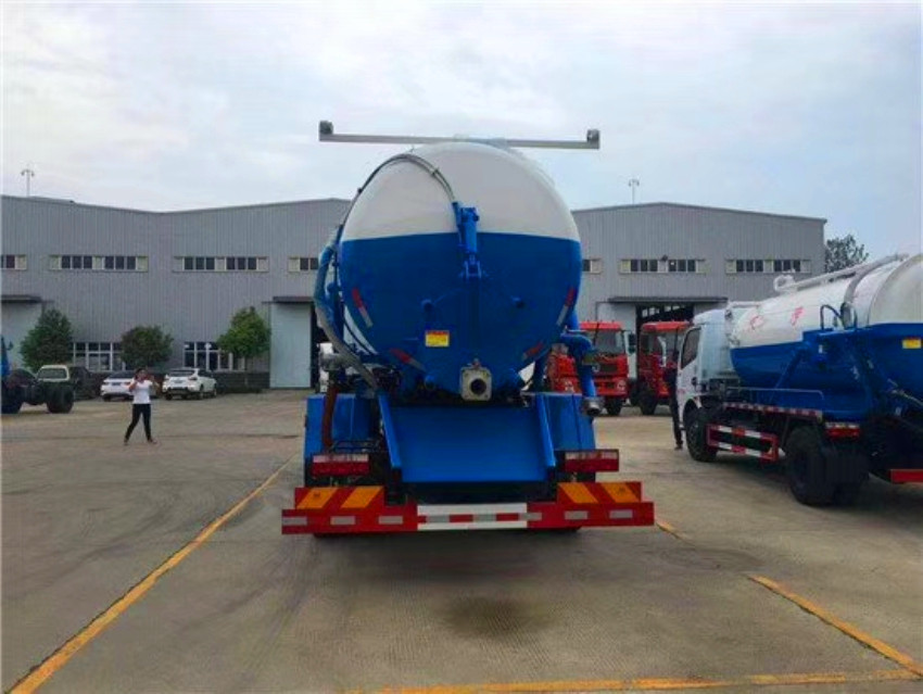 吸污車保養(yǎng)需及時(shí)跟上-吸污車需要怎樣保養(yǎng)-湖北程力 吸污車保養(yǎng)需及時(shí)跟上-吸污車需要怎樣保養(yǎng)-湖北程力