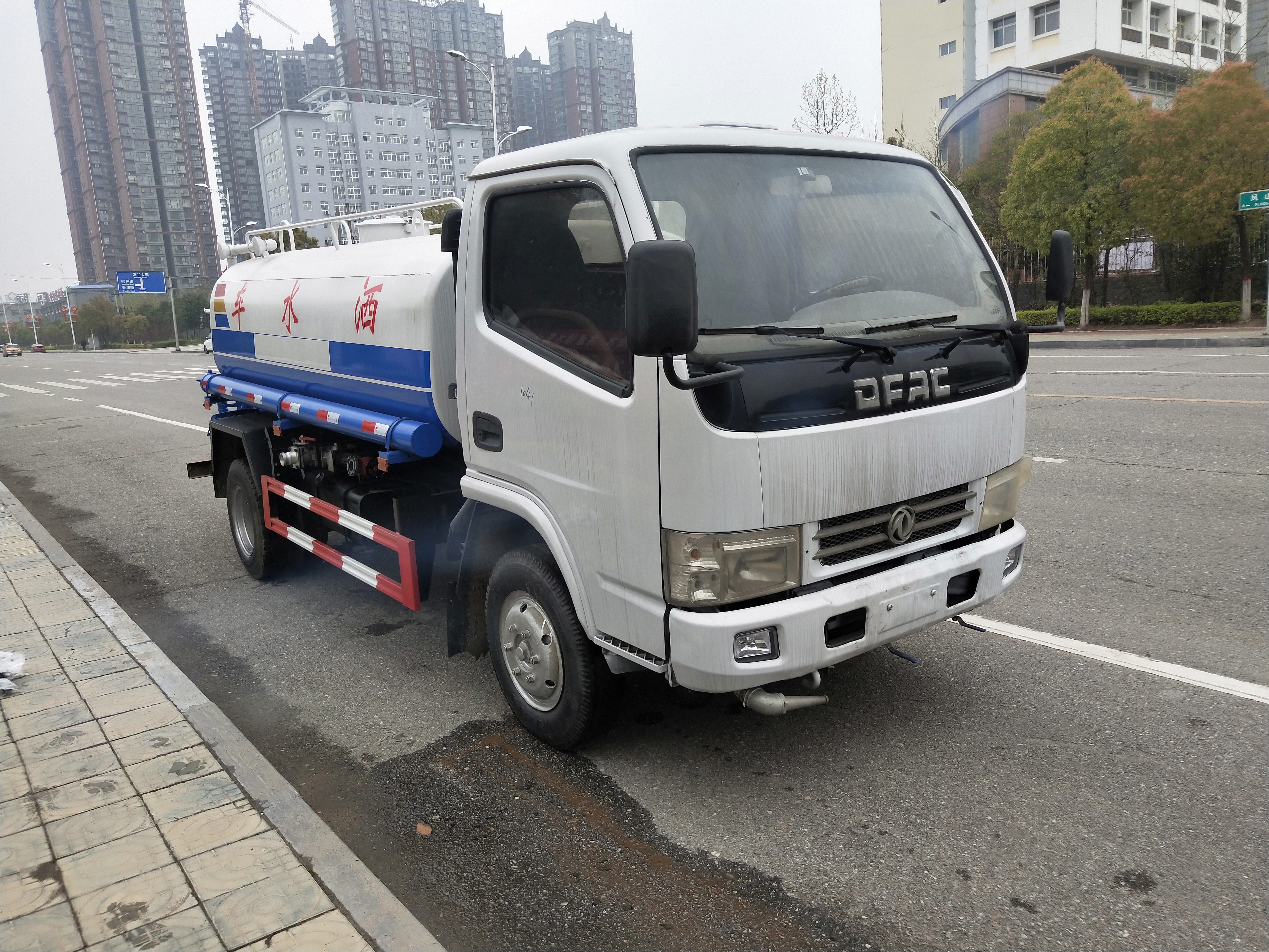 程力東風多利卡灑水車圖片/價格/配置/參數 程力東風多利卡灑水車圖片/價格/配置/參數