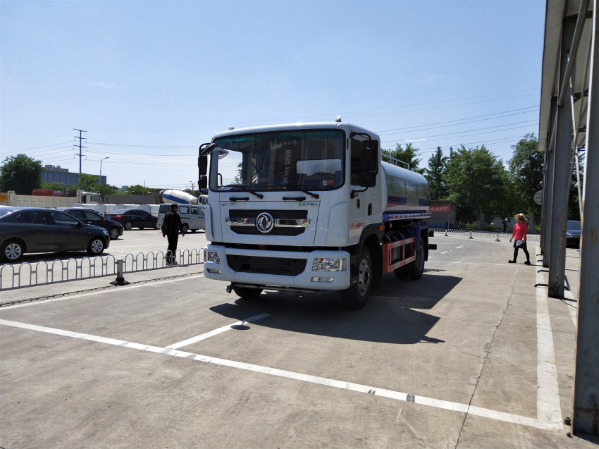 國六東風(fēng)多利卡灑水車配置和報(bào)價(jià)-湖北程力灑水車廠家銷售 國六東風(fēng)多利卡灑水車配置和報(bào)價(jià)-湖北程力灑水車廠家銷售
