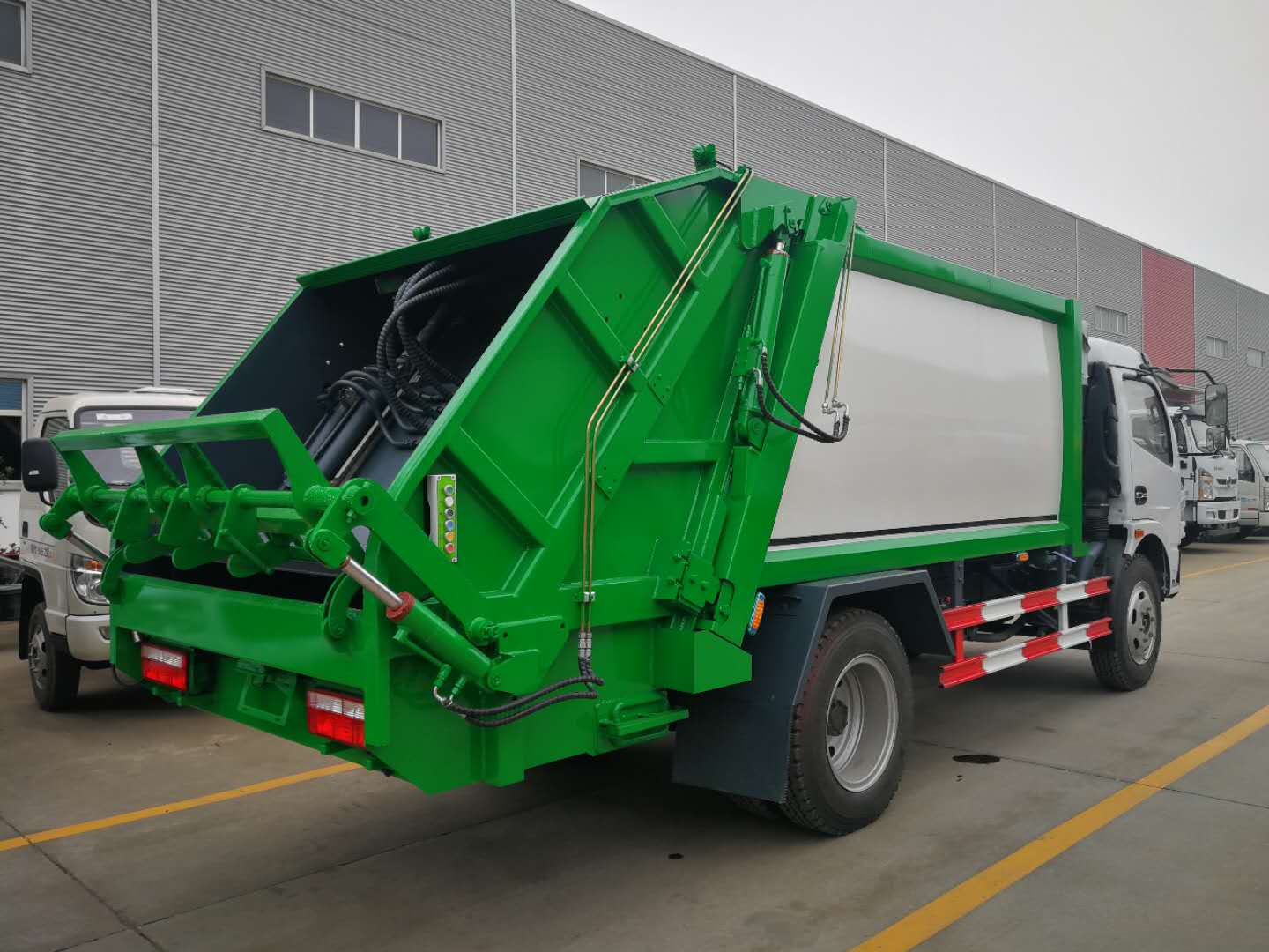 |L(fng)8s܇(ch)DƬ-|L(fng)s܇(ch)S(chng)҈(bo)r(ji)-ӯͨ