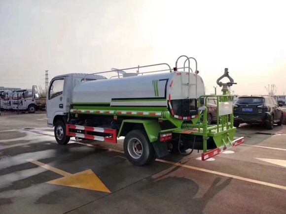 東風灑水車可上藍也可上黃牌 能拉多少噸水呢-程力汽車網 東風灑水車可上藍也可上黃牌 能拉多少噸水呢-程力汽車網