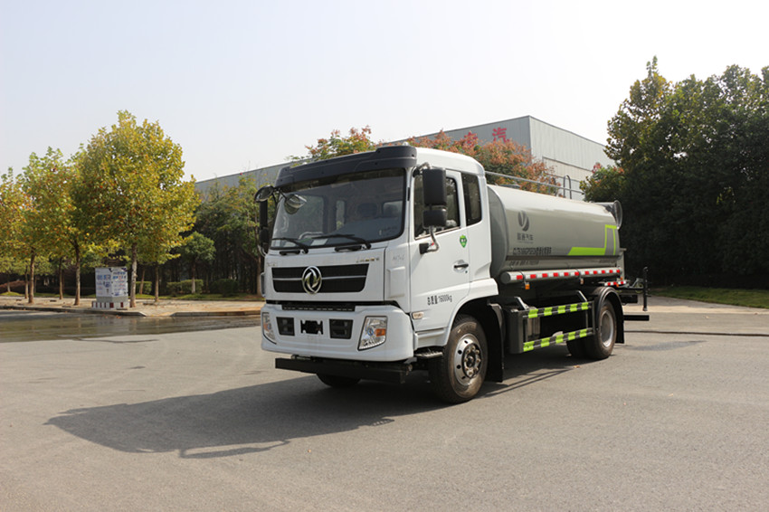 東風(fēng)灑水車 東風(fēng)灑水車