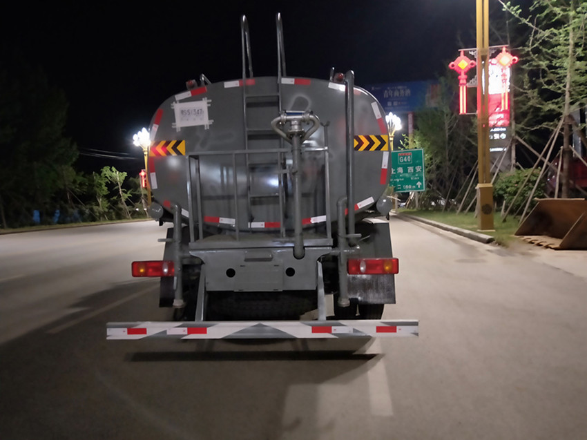 東風專底D1國六12方灑水車 東風專底D1國六12方灑水車