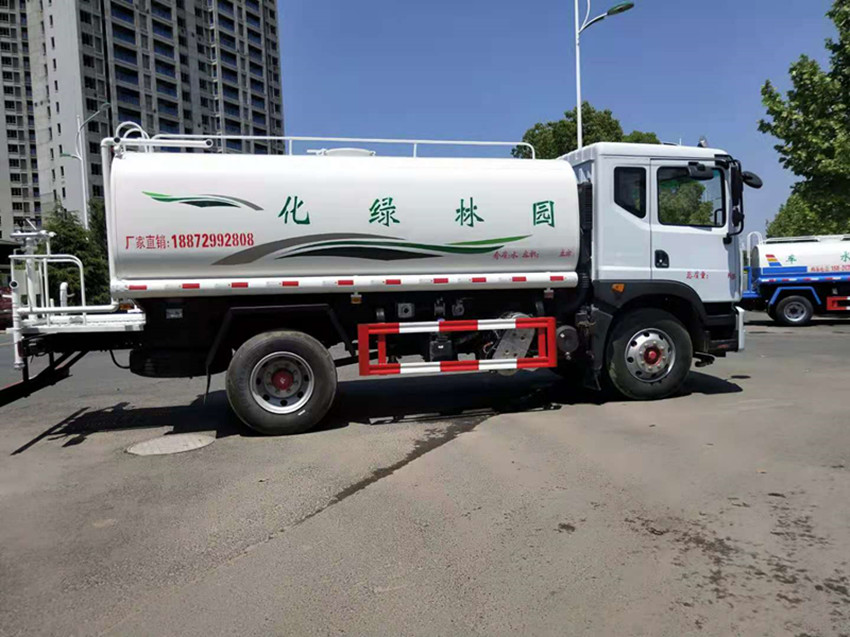 十二方灑水車(chē) 十二方灑水車(chē)