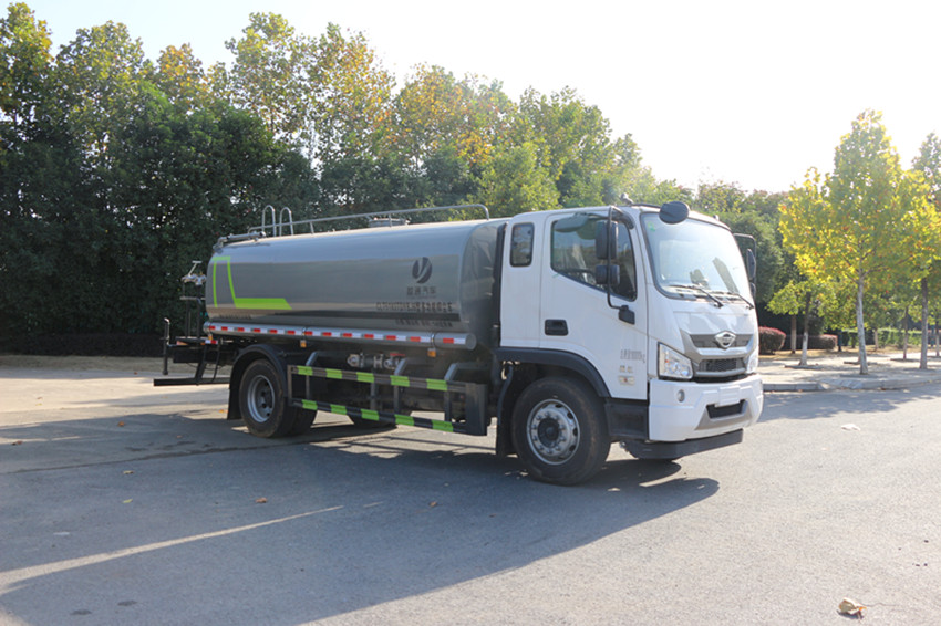 多功能灑水車 多功能灑水車