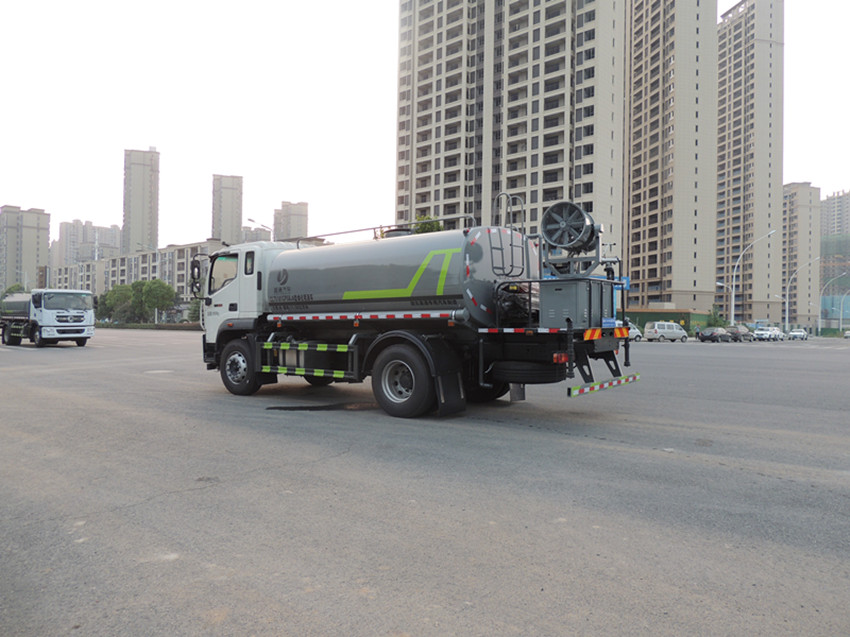 高速公路灑水車(chē) 高速公路灑水車(chē)