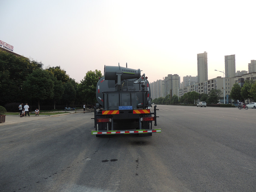 高速公路灑水車(chē) 高速公路灑水車(chē)