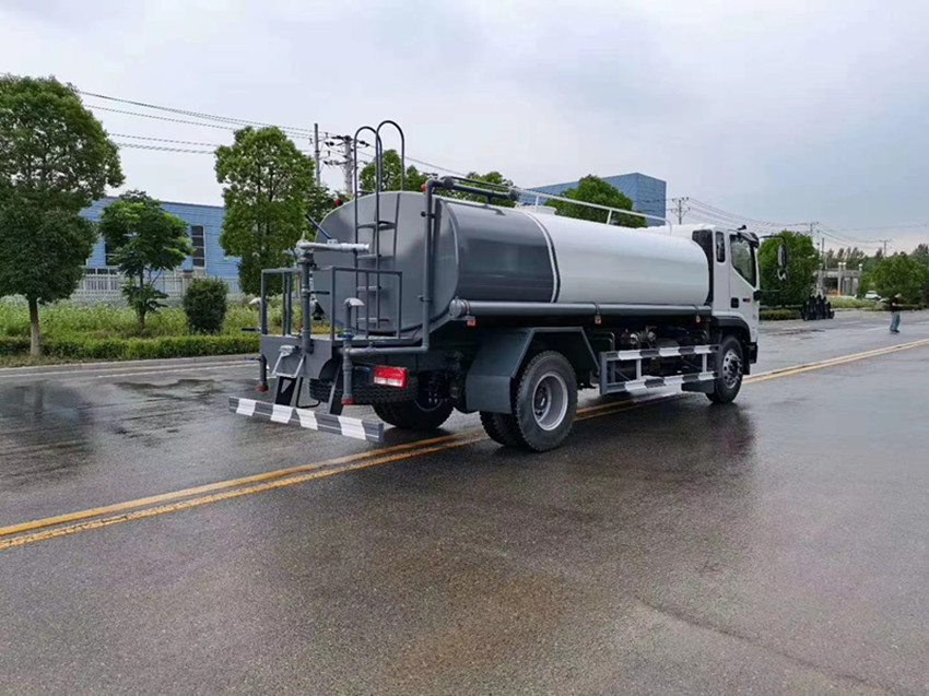 新灑水車 新灑水車