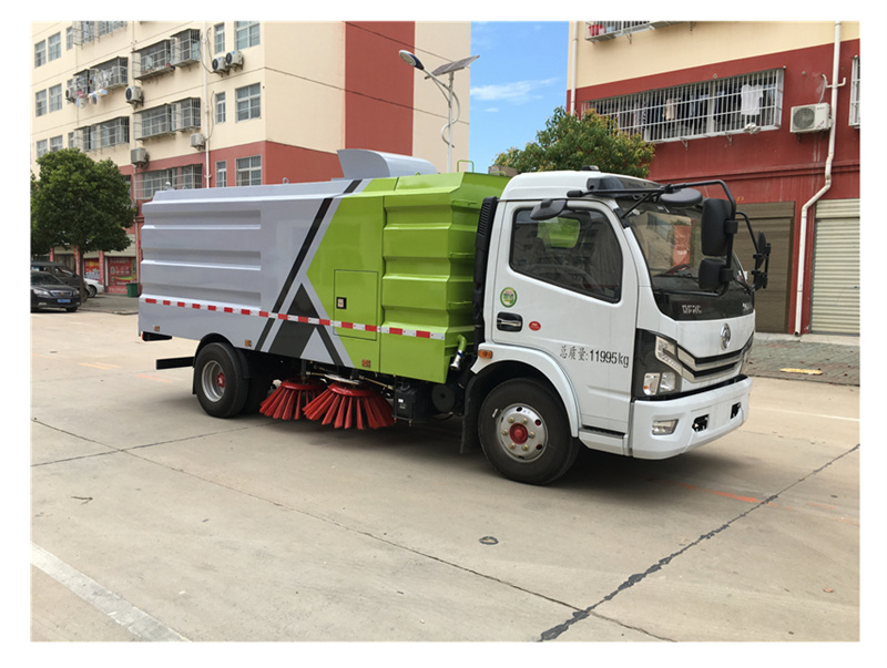 掃路車 5方清掃車 東風(fēng)小多利卡掃路車 3308掃路車生產(chǎn)廠家 掃路車 5方清掃車 東風(fēng)小多利卡掃路車 3308掃路車生產(chǎn)廠家