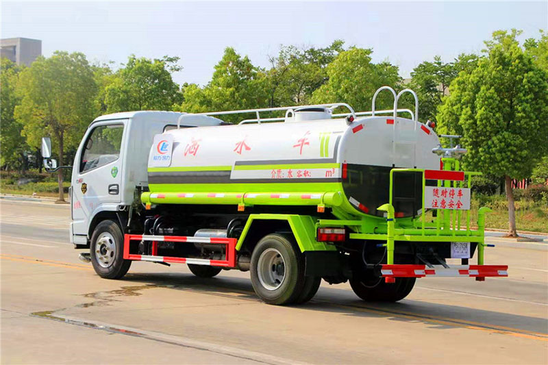 東風(fēng)5噸灑水車(chē)