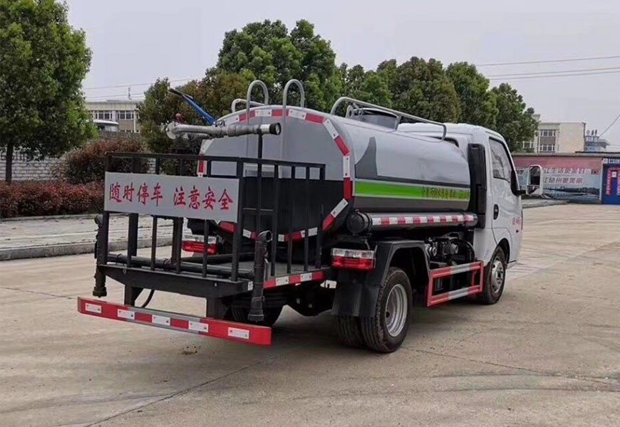 東風涂逸3方藍牌綠化灑水車后方展示圖