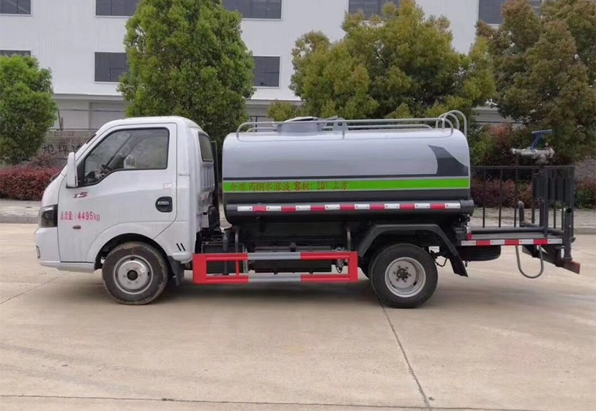 東風涂逸3方藍牌綠化灑水車側(cè)方展示圖